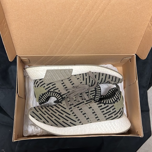 COPY - ADIDAS NMD R2 Primeknit in “Trace Cargo” mens 9 - Picture 3 of 9